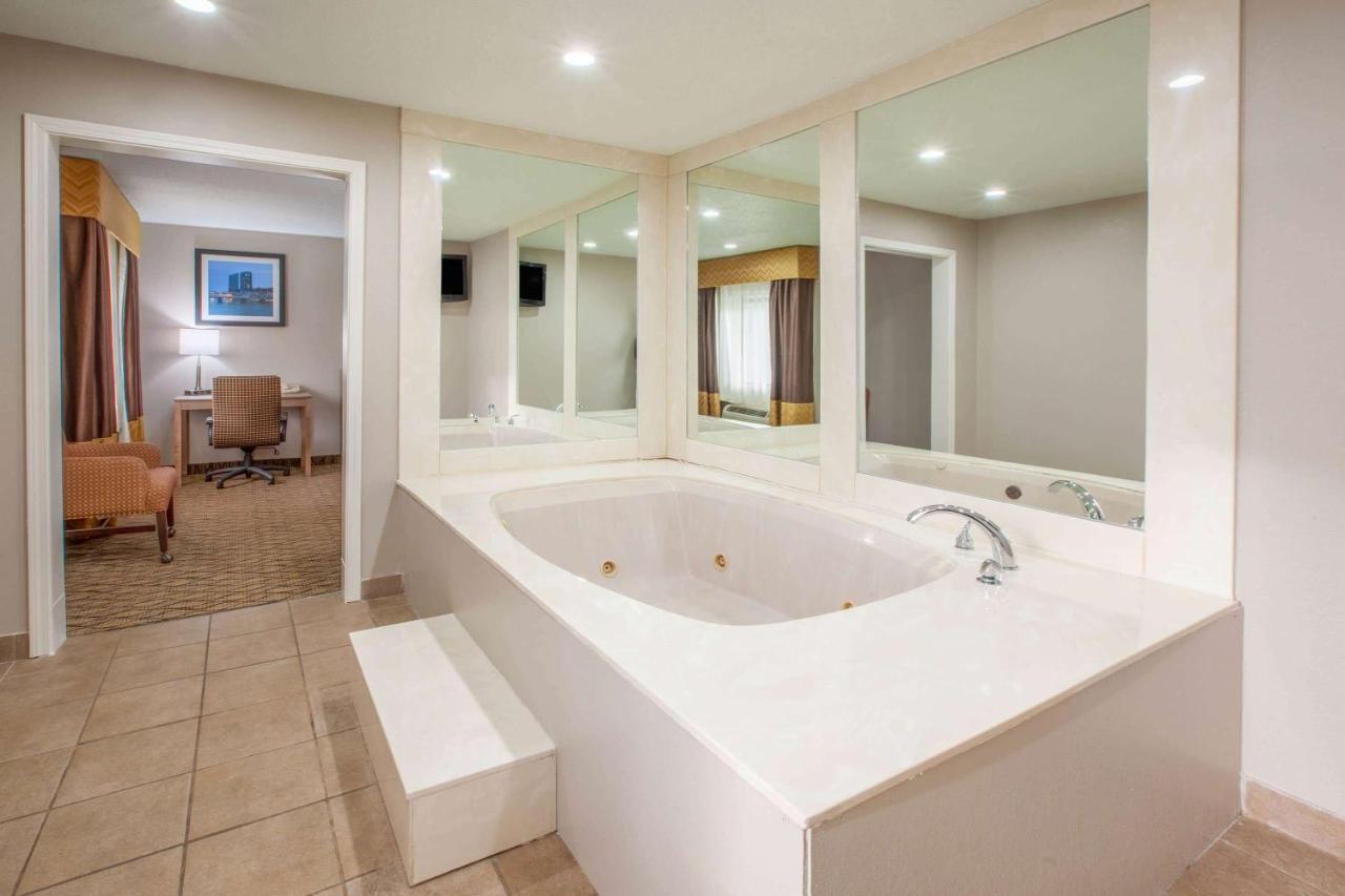 Baymont By Wyndham Grand Rapids Airport