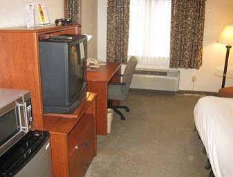 Baymont By Wyndham Grand Rapids Airport 2*