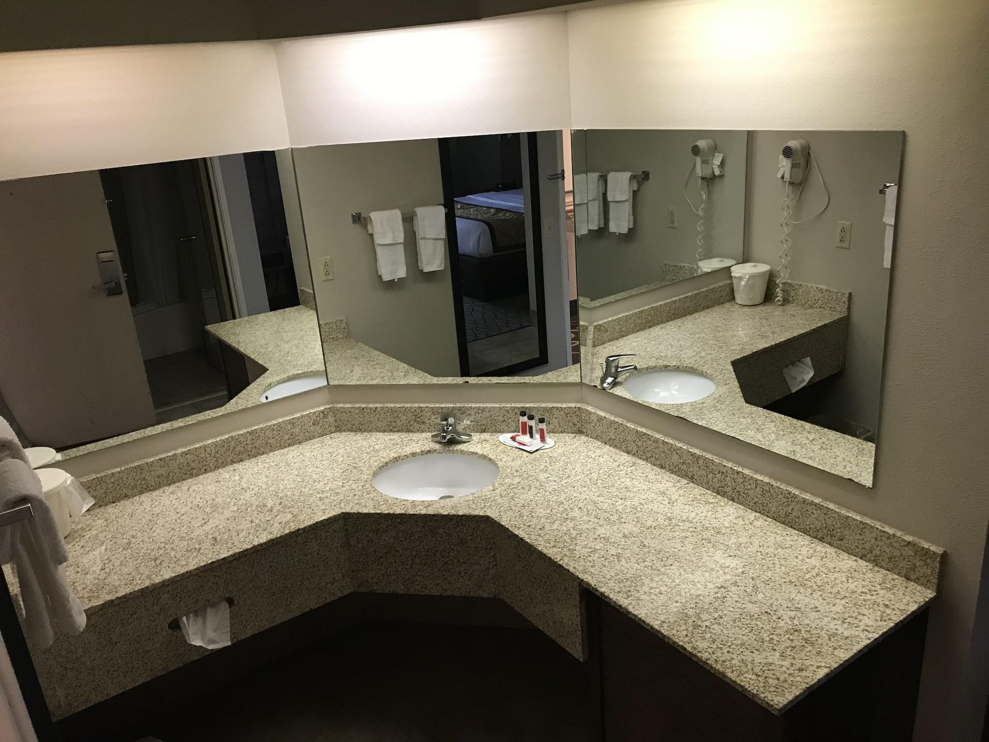 Hotel Baymont By Wyndham Grand Rapids Airport Cascade