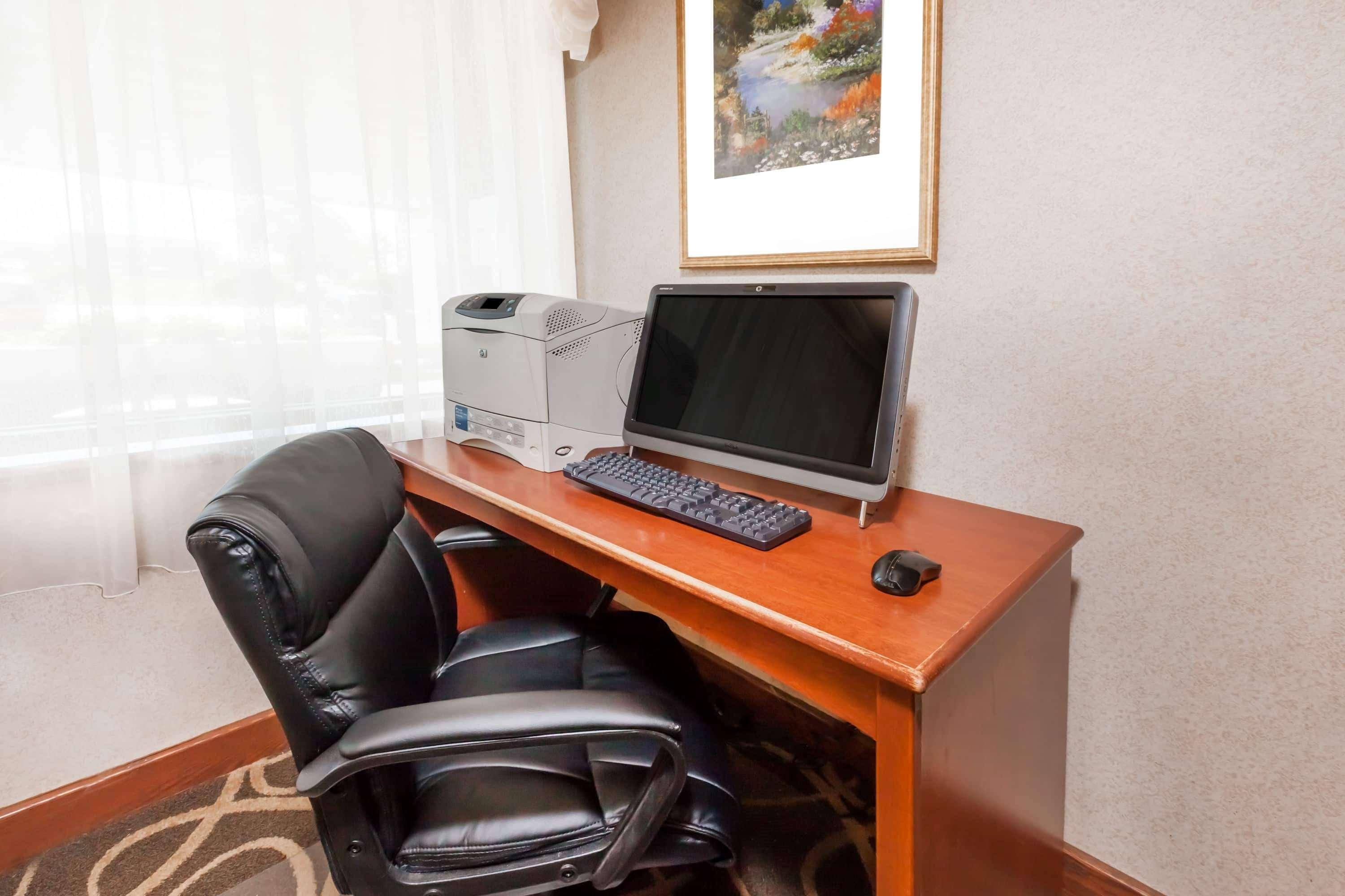 Hotel Baymont By Wyndham Grand Rapids Airport