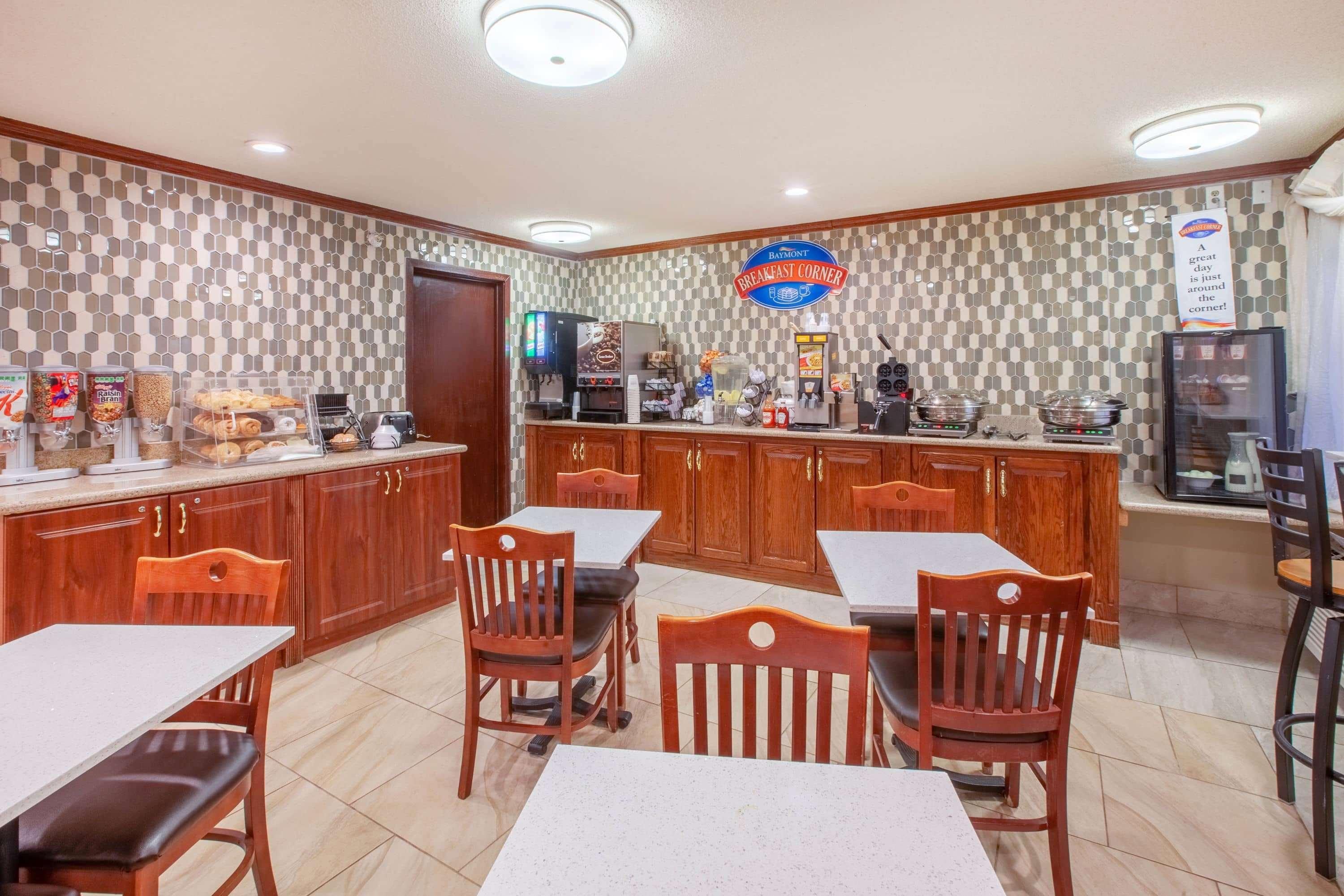 Baymont By Wyndham Grand Rapids Airport 2* Cascade