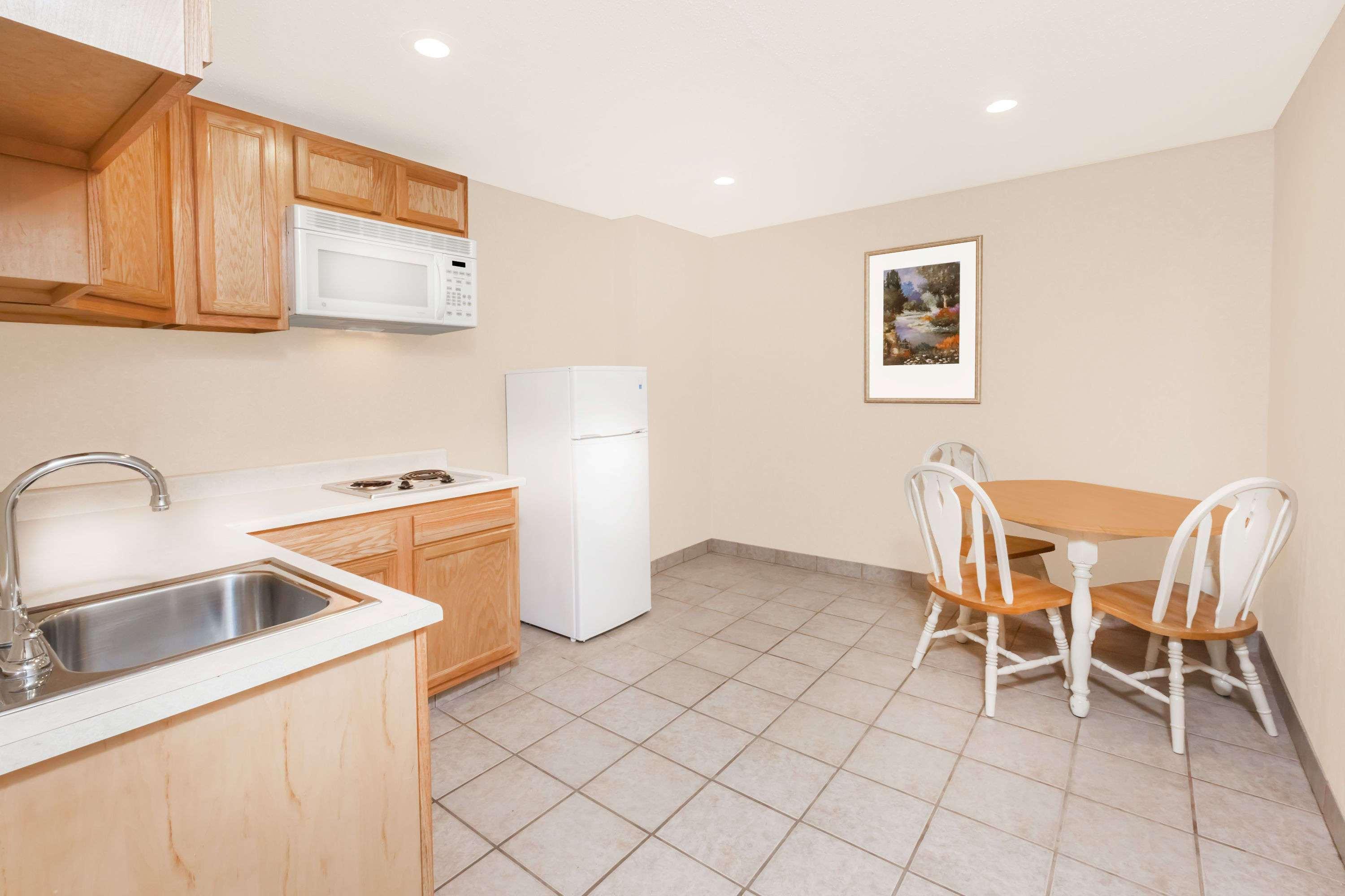 Baymont By Wyndham Grand Rapids Airport Hotel Cascade