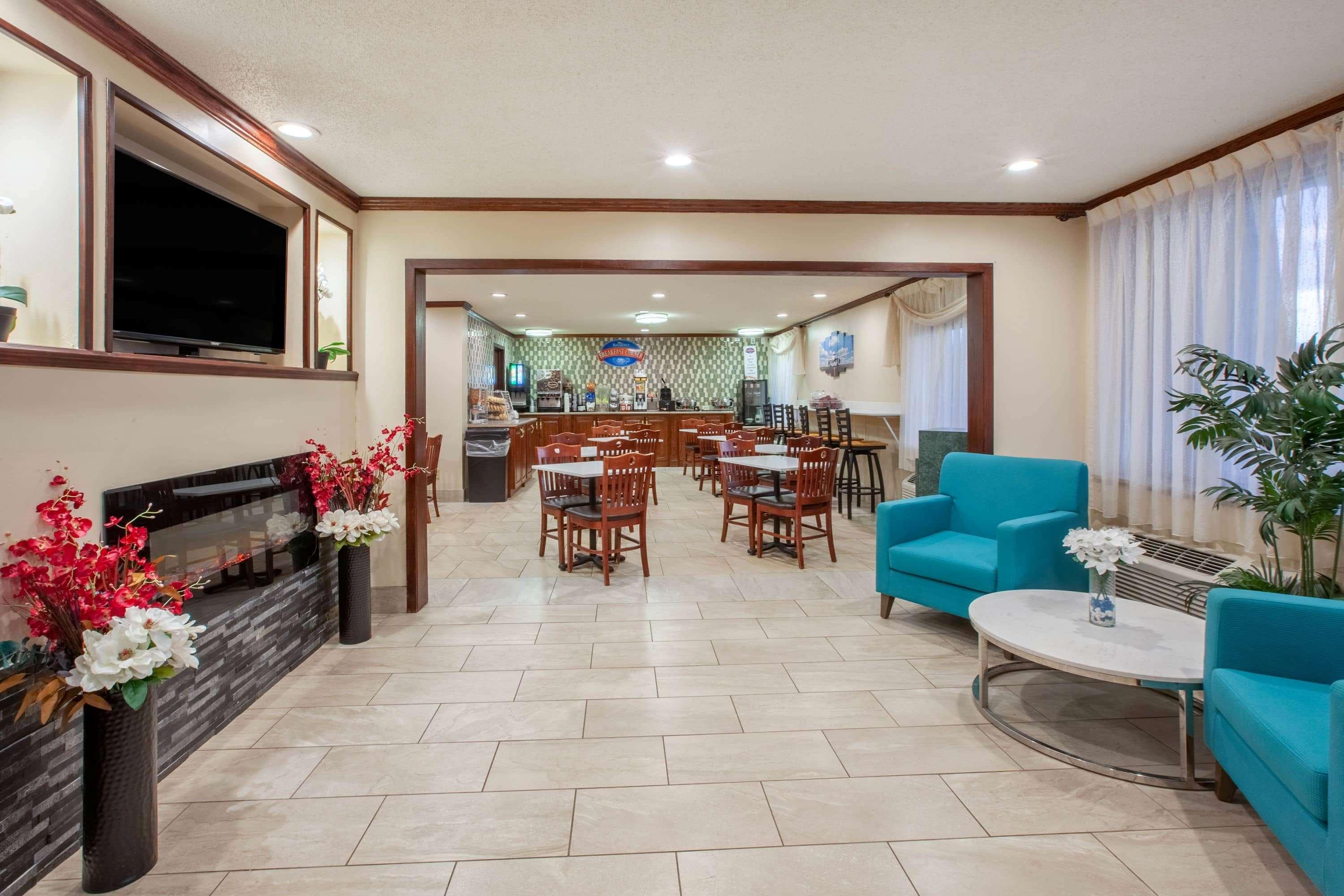 Hotel Baymont By Wyndham Grand Rapids Airport