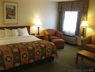 Baymont By Wyndham Grand Rapids Airport Hotel 2*