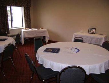 Hotel Baymont By Wyndham Grand Rapids Airport 2*