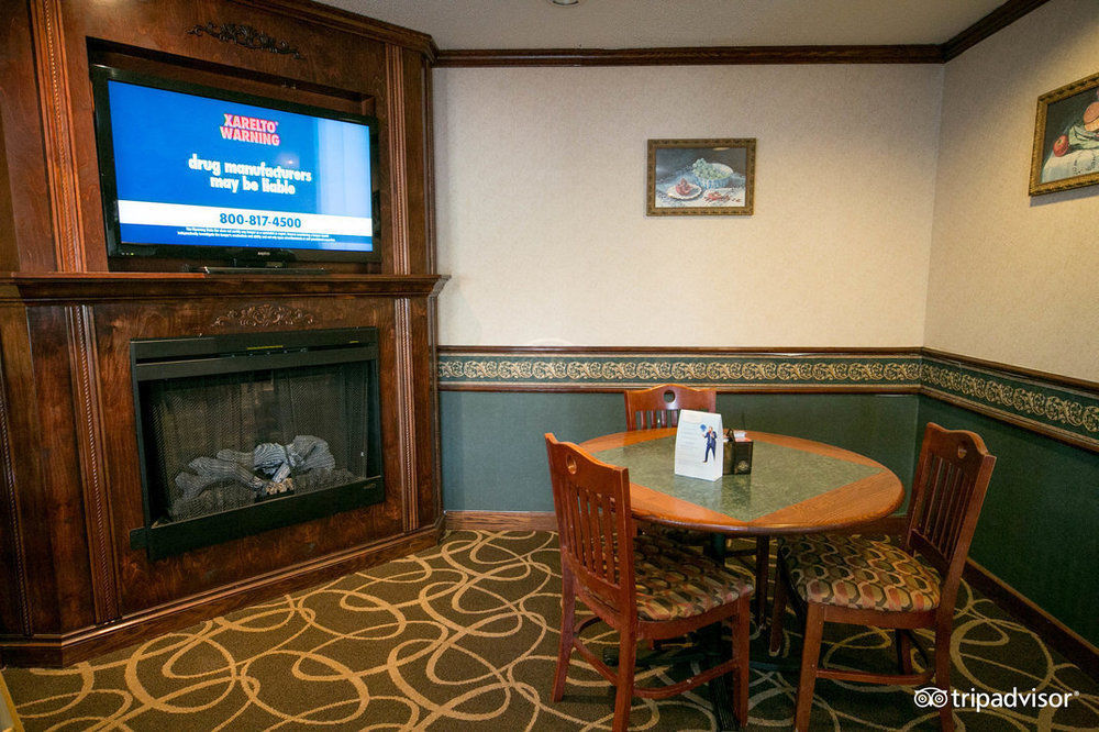 Hotel Baymont By Wyndham Grand Rapids Airport