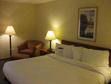 Baymont By Wyndham Grand Rapids Airport Hotel 2*
