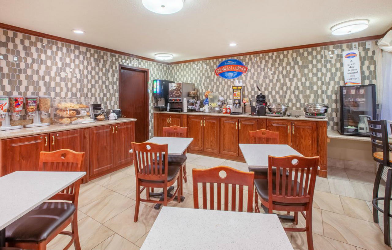 Baymont By Wyndham Grand Rapids Airport Hotel 2*