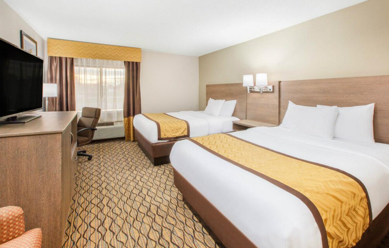 Hotel Baymont By Wyndham Grand Rapids Airport 2*