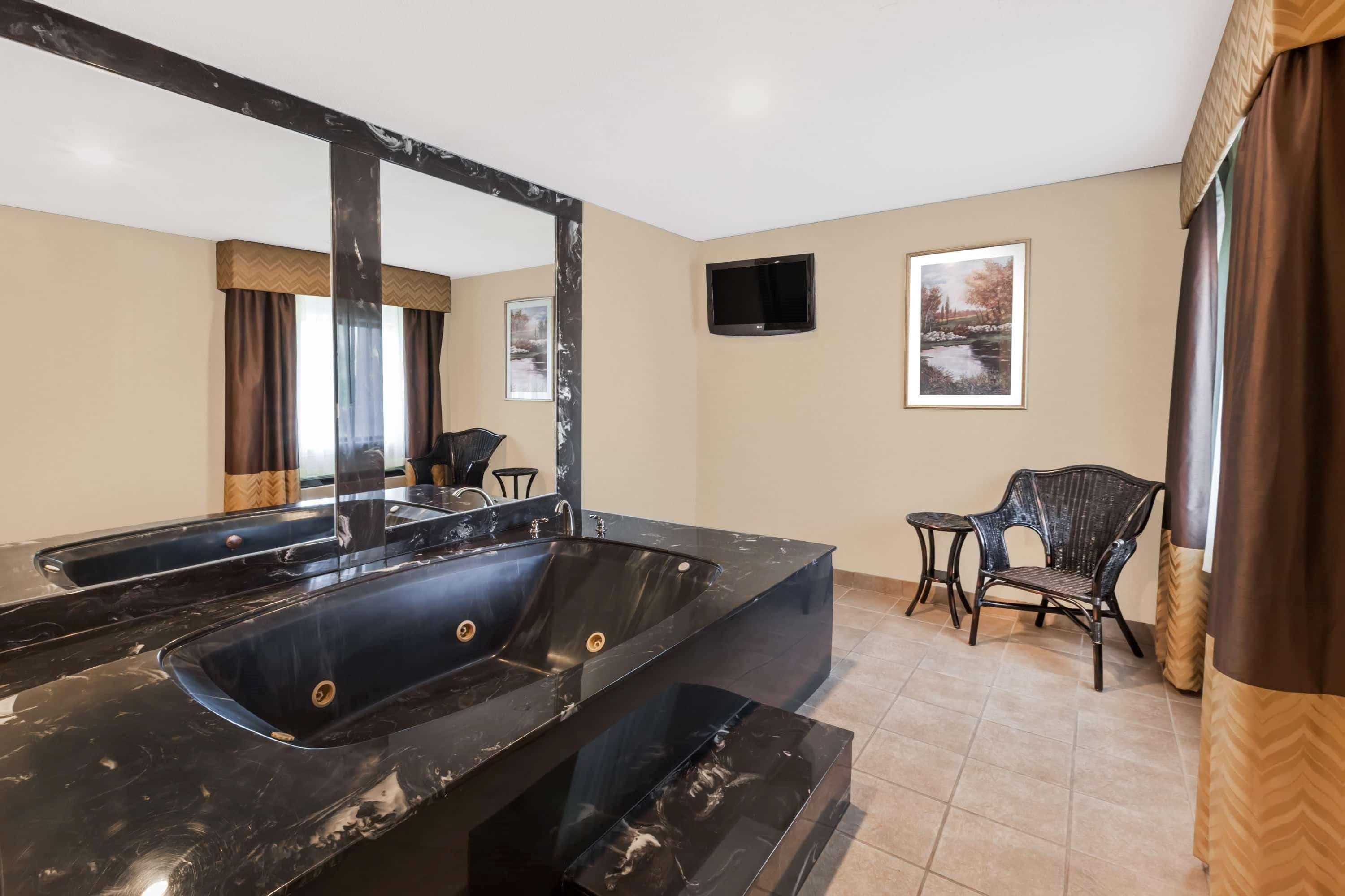 Baymont By Wyndham Grand Rapids Airport Hotel Cascade