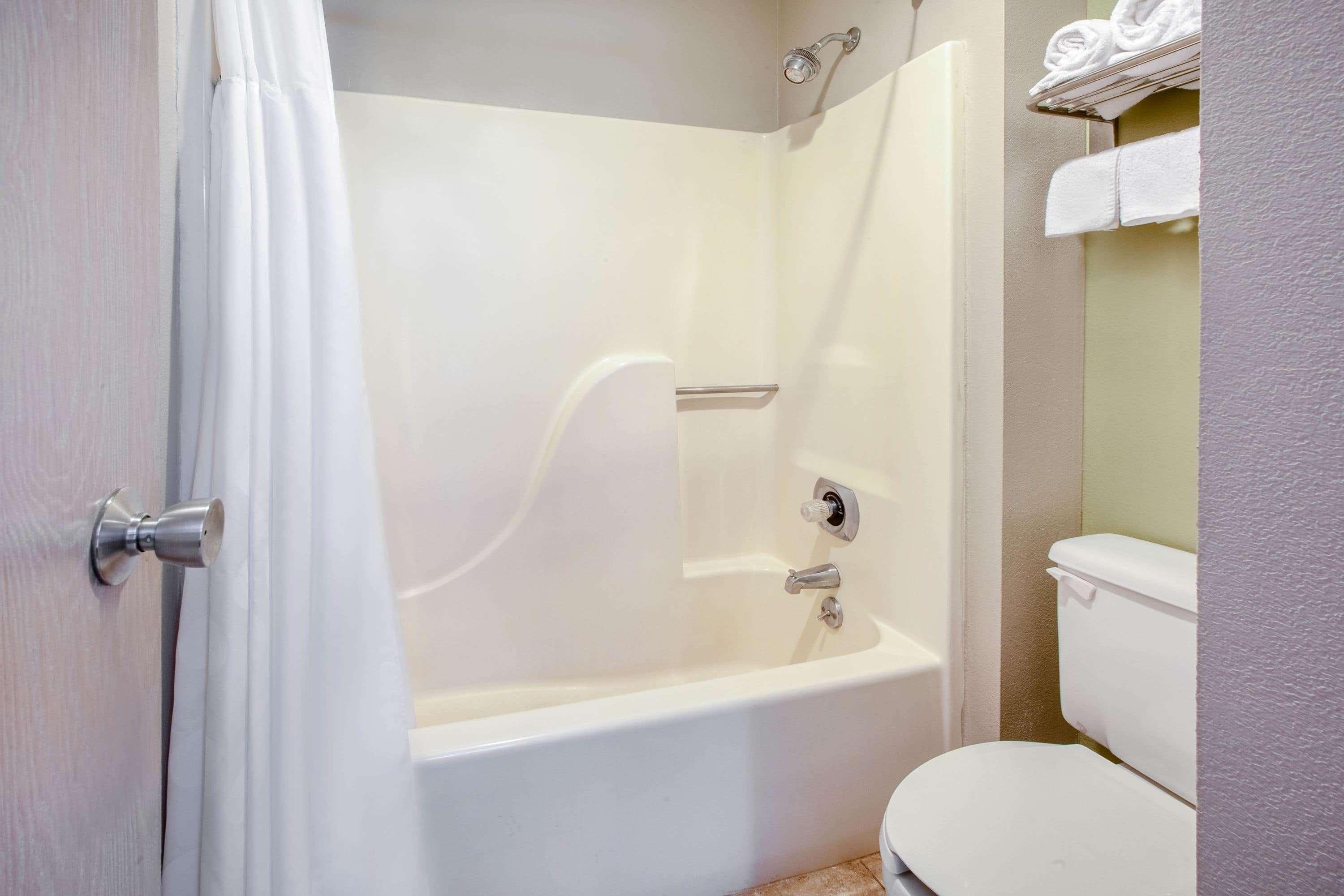 Baymont By Wyndham Grand Rapids Airport Hotel 2*